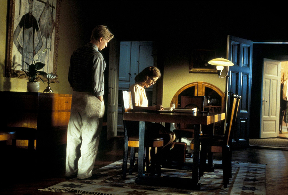 Fig. 6: Widerberg fik et sent comeback få år før sin død med Lust och fägring stor (da. Lærerinden). I filmen medvirkede sønnen Johan Widerberg sammen med Marika Lagercrantz.