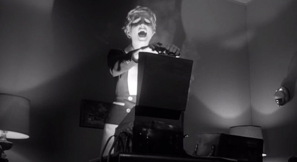 Fra myte mod mainstream: Pandoras æske i Kiss Me Deadly, Repo Man og Pulp Fiction