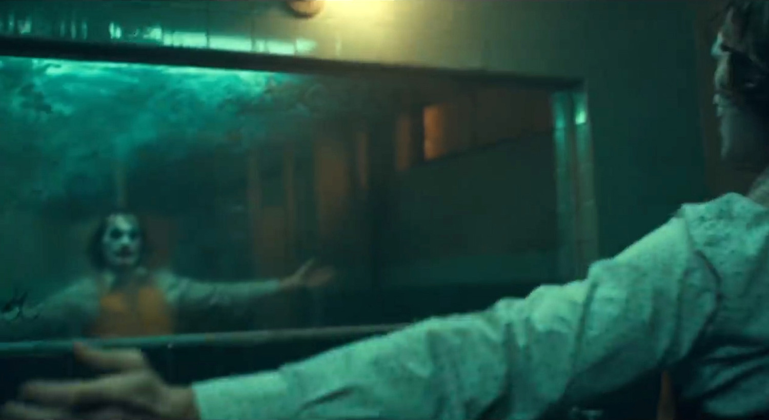 Groteske guder og menneskelige monstre: en ny realisme i The Boys og Joker?