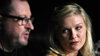 Fig. 1. Der blev talt om alt andet end Melancholia (2011) på det famøse pressemøde, men siden er filmen blevet diskuteret ved kakkelbordene, i seriøse nyhedsmedier og sågar anmeldt af vejrprofeter i ”hyggelige” aftenprogrammer.