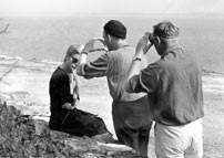 Fig.3: Bibi Andersson, Ingmar Bergman og Sven Nykvist under optagelserne til Persona. Man kan tydeligt se, hvordan Bergman og Nykvist er ved at udtænke et ekspressivt nærbillede af Bibi Andersson.
