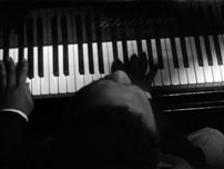 Fig. 4: Vi ser og hører Bud Powell spille samtidig, men lyd og billede følges alligevel ikke ad.