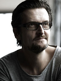 Fig. 3-4: Inden for længere serier som Borgen har hovedforfatteren haft ”one vision”, fx Adam Price, mens miniserierne generelt har haft en instruktør ved roret, fx Per Fly ifm. Forestillinger (2007). Foto: DFI/Billed- og Plakatarkivet. Signe Vilstrup.