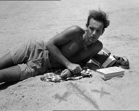 Fig.5: Scenerne fra Egypten er filmet på samme måde som resten af filmen. Alligevel mærker man en særlig interesse for den fotogene mandekrop.