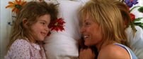 Fig. 7: Beatrix Kiddo forenes med sin datter i Kill Bill, vol. 2.