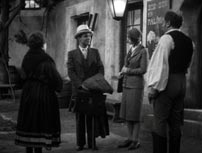 Fig. 8: Renfield (Dwight Frye) ankommer til kroen i Dracula.