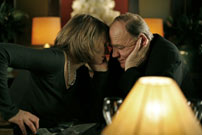 Fig. 8: Kærligheden spirer i en moden alder. Corinne Harfouch og Bruno Ganz i Giulias Verschwinden.
