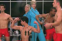 Fig. 7: Sue Sylvester i sit cover af Let’s get physical sammen med Olivia Newton John. Den kan selvfølgelig ses på YouTube.