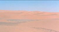 Fig. 8. The breakdown of the jeep marks the end of Locke’s life as an investigative reporter. The camera pans right, showing the spectator what lies ahead. The spatial vacuum of the desert and its reference to Locke’s existential vacuum establish a starting point for the ‘real’ story line of the film - Locke taking over another man’s identity.