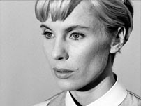 Fig.9: Bibi Andersson i rollen som søster Alma, der skal tage sig af skuespillerinden Elisabet Vogler – Persona.