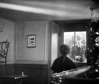 Fig. 9: Gray (”Julian West” alias Baron Nicolas de Gunzburg, filmens producent) ankommer til kroen i Vampyr.