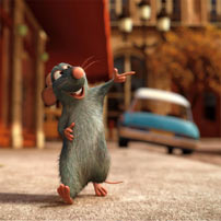 Animationsfilmenes universer er genkendelige, men trods alt helt og holdent syntetiske. Her ses Remy i det parisiske bybillede i filmen Ratatouille (2007).