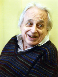 Fig. 11: Den insisterende klavermusik af Ligeti, som bruges i Eyes Wide Shut var ikke den oprindeligt planlagte musik. Kubrick havde forestillet sig et stykke af Wagner, men kort før sin død konkluderede han, at Wagner-stykket var for kønt og besluttede at bruge klaverstykket af Ligeti i stedet.