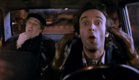 Fig. 10-11: Bilens afgrænsede rum er ideelt for Tarantinos endeløse verbale ekskurser, ligesom det danner grundstamme i Jarmusch’ taxa-serie Night on Earth (1995).
