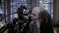 Fig. 12: The Penguin og Catwoman finder for en stund sammen i jagten på den forstyrrende flagermus i andedammen.