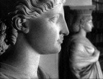 Fig. 12. Statuerne i Bibliothéque Nationale.