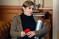 Fig. 14: Men der er også eksempler på det modsatte: I ”Rosemary’s Baby” (S02E04) bliver den  feministiske manuskriptforfatter Rosemary Howard (spillet af Carrie Fisher,  hvilket igen er en reference til Prinsesse Leia) fremstillet som overidealistisk  og decideret usympatisk.