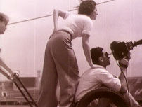 Fig. 14. Leni & fotograferne på deres ”dolly”.