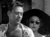 Fig. 14. Norma tørrer Joe på ryggen, efter han har svømmet i poolen. Poolen som senere bliver der, hvor han ligger død.