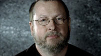 Fig. 14: Lars von Trier udtaler sig ikke udelukkende positivt om Leth i DVD-boksens ekstramateriale.