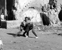 Fig. 14. Det lykkes at hive svogeren til side, men han går på ny til angreb på Accattone.
