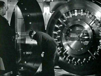 Fig. 15: Fra “American Madness” (1932): Porten til bankens allerhelligste.