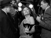 Fig. 16 Det er Max (Erich von Stroheim), der instruerer Norma (Gloria Swanson). Konstellationen fra Queen Kelly er genforenet. Max instruerer igen, og Norma får atter sit close-up.