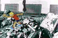 Fig.16: I Bennys badekar blandes socialrealisme med fantasy, hvilket umiddelbart synes uforeneligt, men egentligt ganske rammende for det noget sammensatte værk. Dette er konkretiseret i form af, at realbilleder danner baggrund for de animerede figurer. Man kobler eksplicit de to universer, men markerer samtidig en forskel.