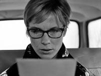 Fig.18: Selv om Elisabet Vogler ikke taler i filmen, så kommunikerer hun indirekte gennem brevet – Persona.