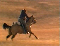 Fig. 19. Dunbar rider af sted efter muldyrsvognen.