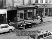Fig. 19. Heller ikke i en sådan situation kan Godard lade være med diskret at indlægge en filmhistorisk reference, nemlig til Fritz Langs film House by the River (1950).