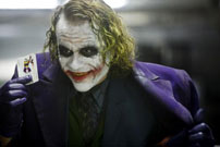 Fig. 19: Heath Ledger portrætterer Jokeren med isnende uligevægt og humoristisk vanvid og sætter alle tidligere fortolkninger af superskurken på det store lærred til vægs.