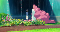 Fig. 19: I Ponyo er bedsteforældrene med som begejstrede tilskuere i filmens klimaks, men Sosukes mor indgår som den første forælder i Miyazakis filmografi direkte i de magiske begivenheder; hun og Ponyos mor (havgudinden Granmamare) har en længere samtale under fire øjne. Vi kan som seere kun gætte os til hvad de snakker om, men det understreges her som i andre scener i filmen at forældrene — både mennesker og guder — også skal vedkende sig deres ansvar for børnenes (og herigennem miljøets) fremtid.
