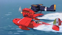 Fig. 21: I Porco Rosso animerer Miyazaki flyvemaskinerne på forskellig måde - fra det meget minimalistiske, hvor én tegning af et fly blot bevæges vandret forbi kameraet, så flyet dermed bevarer sin faste form, til de mere detaljerede, hvor flyene og omgivelserne er i konstant bevægelse. I kombination med et højt klippetempo og mange forskellige baggrundsdesign gør det Porco Rosso til Miyazakis mest actionprægede tegnefilm siden debuten Lupin III: Castle of Cagliostro (1979).