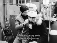 Fig. 21. Odile læner sig ind mod Franz’ skulder. En scene der tydeligt henviser til slutscenen i Chaplins The Immigrant med Edna Purviance og Charlie Chaplin.