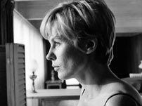 Fig.22: Nærbillede af Alma i køkkenet i sommerhuset, besat af hævntørst efter at have læst Elisabets sårende brev til lægen – Persona.