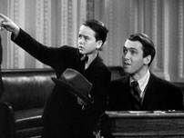 Fig. 22: Senator Smith (James Stewart) vises til rette i senatet af en ung hjælper.