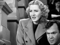 Fig. 24: Saunders (Jean Arthur) og Diz Moore (Thomas Mitchell) følger Smiths filibuster fra tilhørerpladserne i senatet.