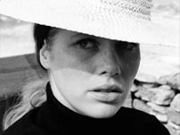 Fig.26: Gennem det meste af filmen siger Elisabet ikke et eneste ord i modsætning til den stærkt talende Alma. Derimod kommunikerer hun gennem sine mange forskellige ansigtsudtryk – Persona.