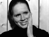 Fig.28: Elisabet svarer igen med et tvetydigt smil, der forvirrer Alma – Persona.