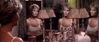 Fig. 9: Scorsese lader Leigh blive tredoblet foran spejlet,