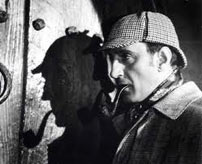 Fig. 4: Basil Rathbone i fuldt Holmes ornat. Både hatten og piben blev en del af Holmes-ikonografien i William Gillettes fremstilling af figuren på teateret fra 1899.