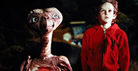 Fig. 4: E.T.  og Elliott – de bedste venner i galaksen. Modsætninger mødes, og filmmagi  opstår.