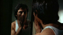Fig. 1. Populærmusikken hos Martin Scorsese afspejler ikke blot hovedpersonens psykologi, men også instruktørens valg af miljø, stil og kulturhistorisk parafrase. I billedet ses Charlie (Harvey Keitel) i filmen Mean Streets (1973).