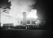 Fig. 10-11: De brændende bygninger i hhv. Lost Highway (1997) og Kiss Me Deadly (1955).