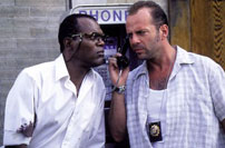 Fig. 13: Når John McClane ikke havde travlt med at snakke i telefon med psykopatiske kriminelle, så var det oftest eks-konen, der hang i røret og gjorde dagen vanskelig for vores helt.