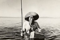 Fig. 5: På billedet ses et still fra den japanske Minamata, The Victims and Their World (1971), en film som ifølge Mark Cousins tilhører verdens og filmhistoriens bedste dokumentarfilm.