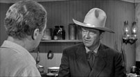 FIG. 5: John Wayne som Tom Doniphon i John Fords The Man Who Shot Liberty Valance. Han rydder vejen for et moderne Amerika men må ligesom Robert Ford tage til takke med en plads i skyggen.