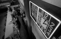 Fig. 9: ”I want a feeling of time ticking…” Urerne er allestedsnærværende i Rumble Fish.