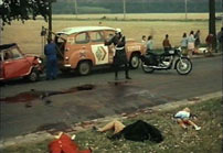 Fig. 25-26. Week End (1967). Sekventiel sammenstilling af inkongruente elementer.